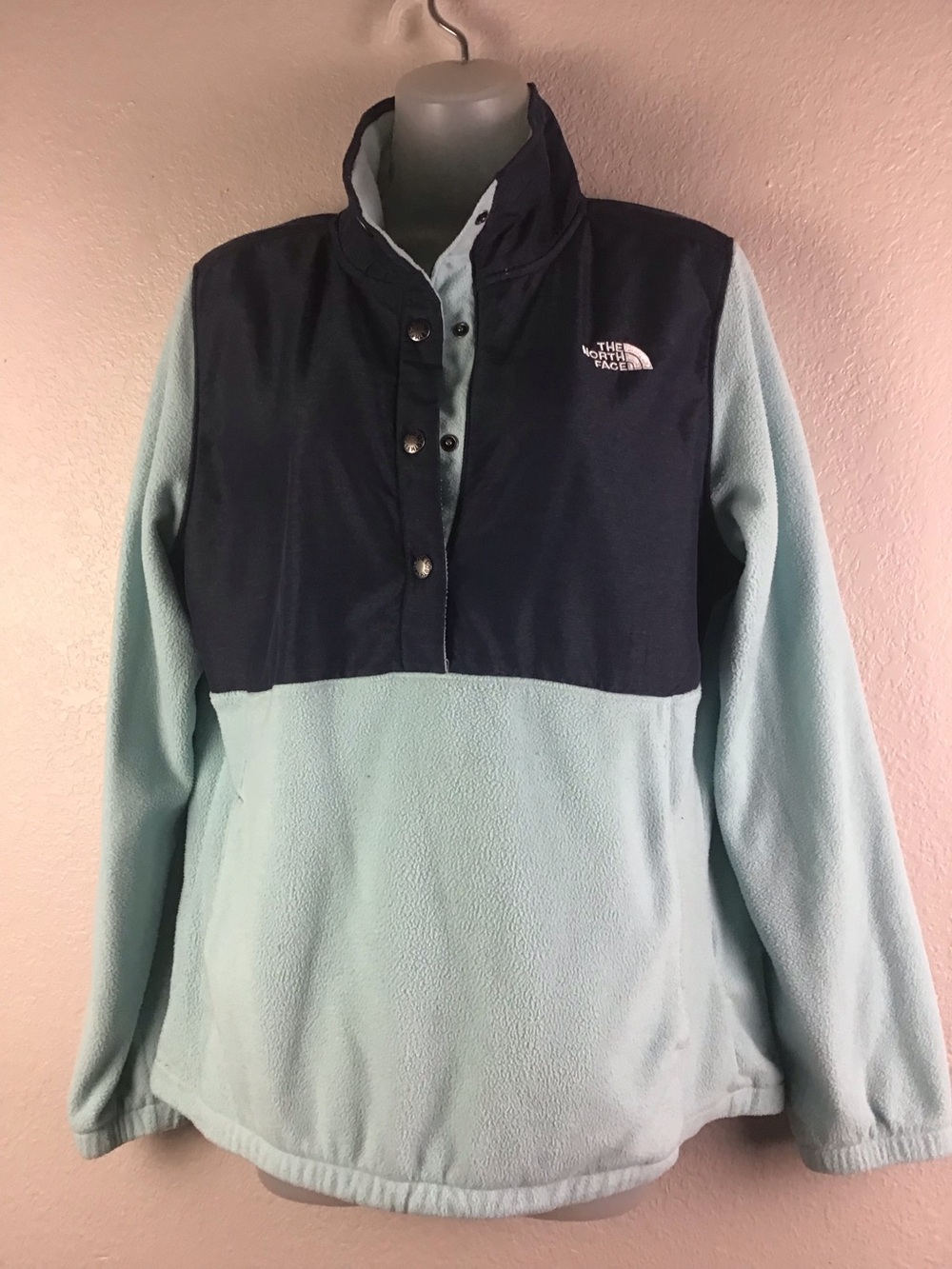 The North Face Two-Tone Teddy Fleece Pullover in Light Blue & Navy Size Large